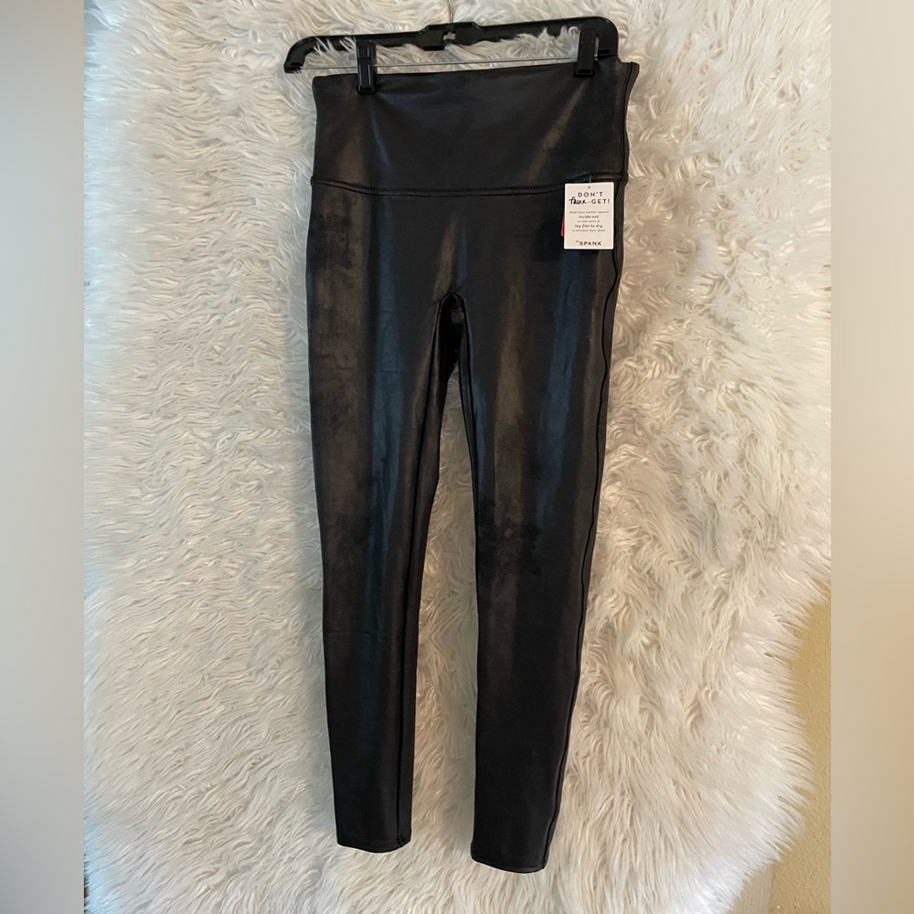 SPANX NWT Women’s Faux Leather Black Leggings-Size Petite Large. Style: 2437Q